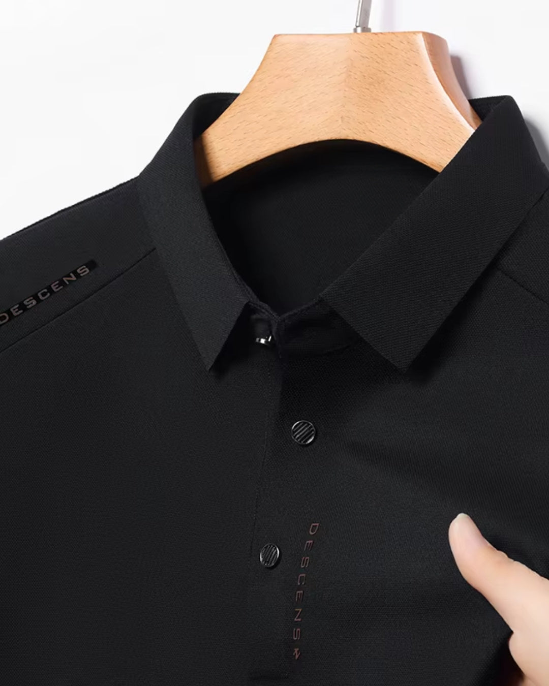 Camisa Polo Manga Curta Bordado Tipográfico Minimalista