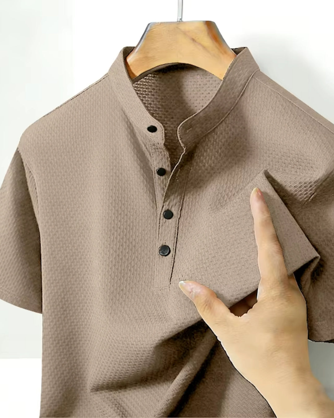 Camiseta Gola Henley Manga Curta Texturizada Minimalista