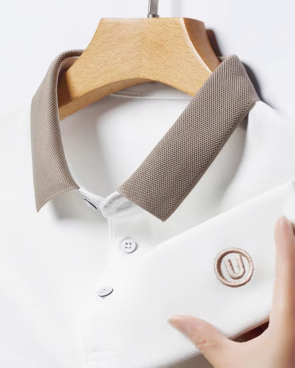 Camisa Polo Manga Curta Gola Contrastante Com Bordado