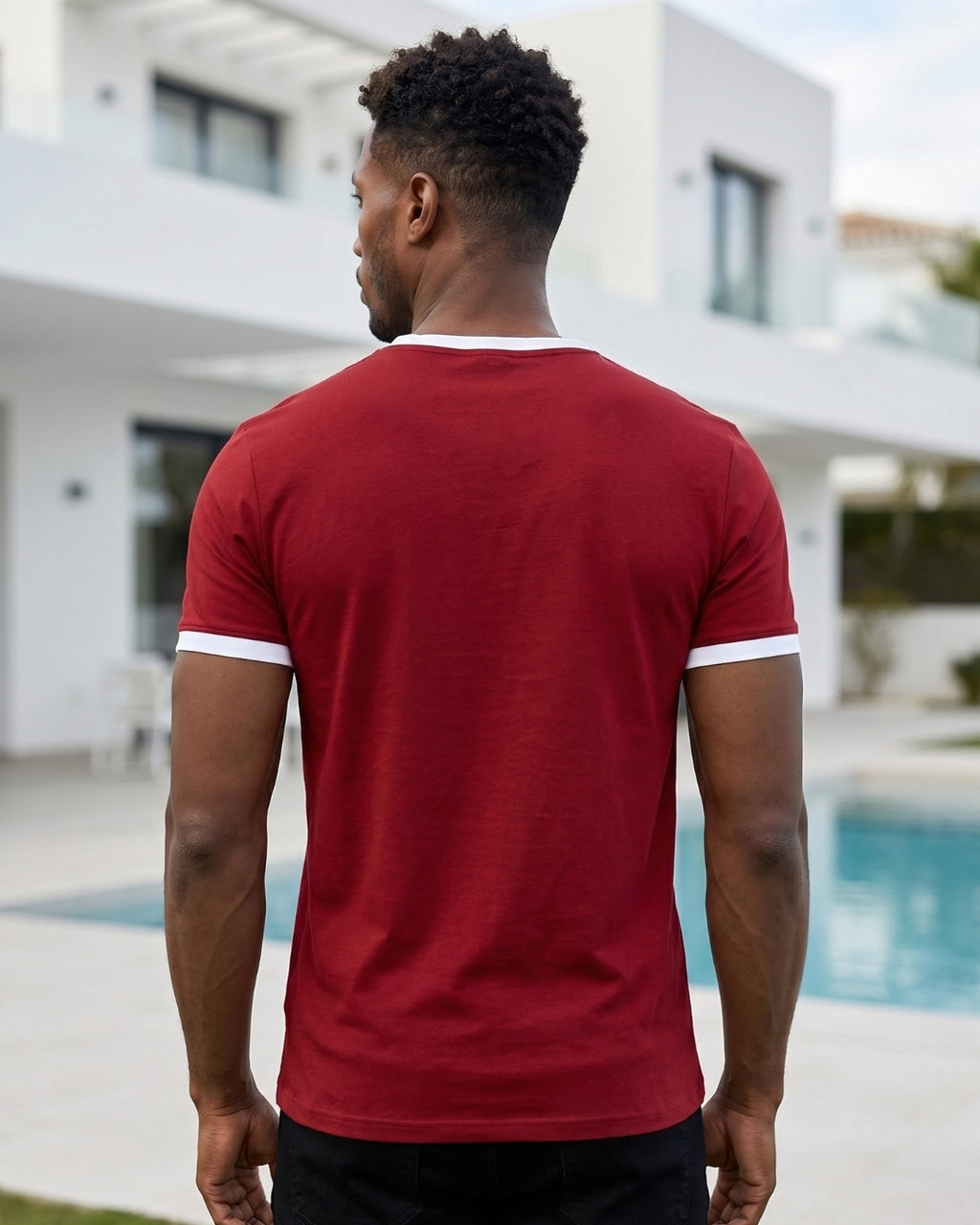 Camiseta Gola V Manga Curta Gola Contrastante Minimalista