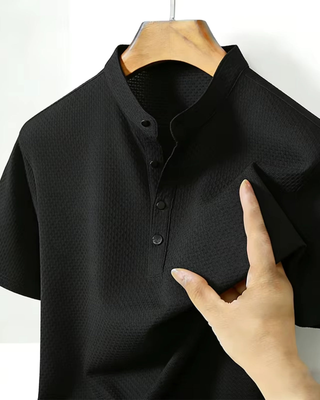 Camiseta Gola Henley Manga Curta Texturizada Minimalista