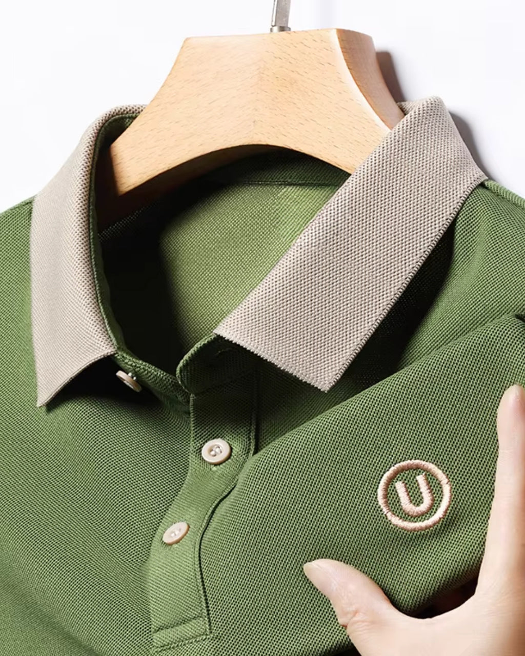 Camisa Polo Manga Curta Gola Contrastante Com Bordado
