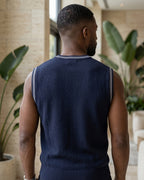 Camiseta Regata Gola V Em Tricô Com Acabamento Contrastante