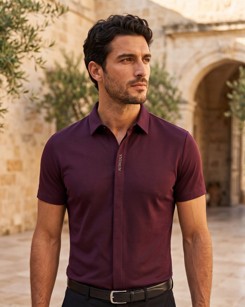 Camisa Polo Manga Curta Fechamento Embutido Minimalista