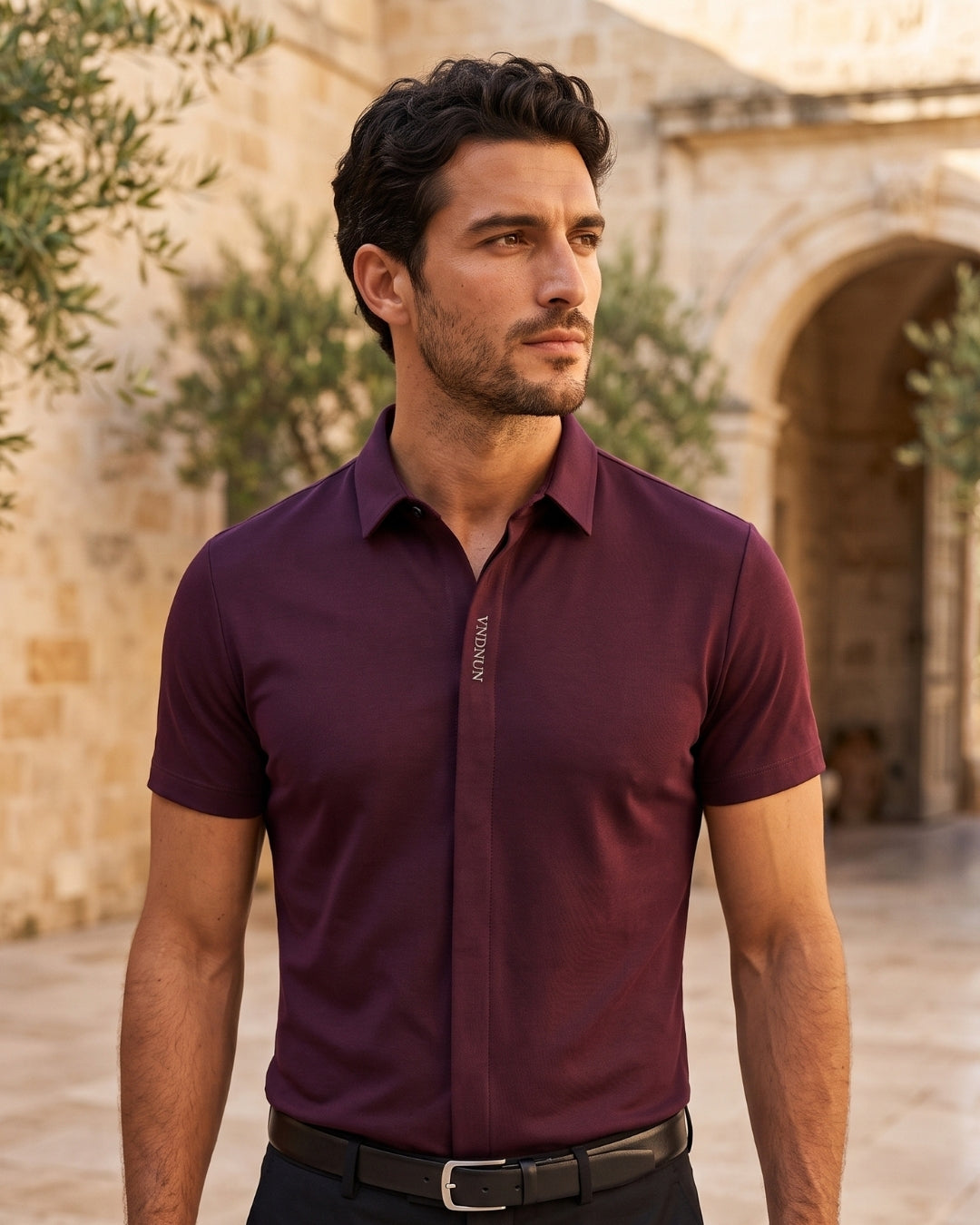 Camisa Polo Manga Curta Fechamento Embutido Minimalista