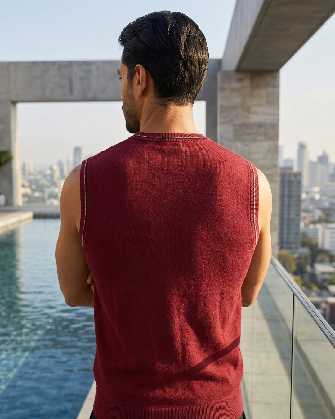 Camiseta Regata Gola V Em Tricô Com Acabamento Contrastante