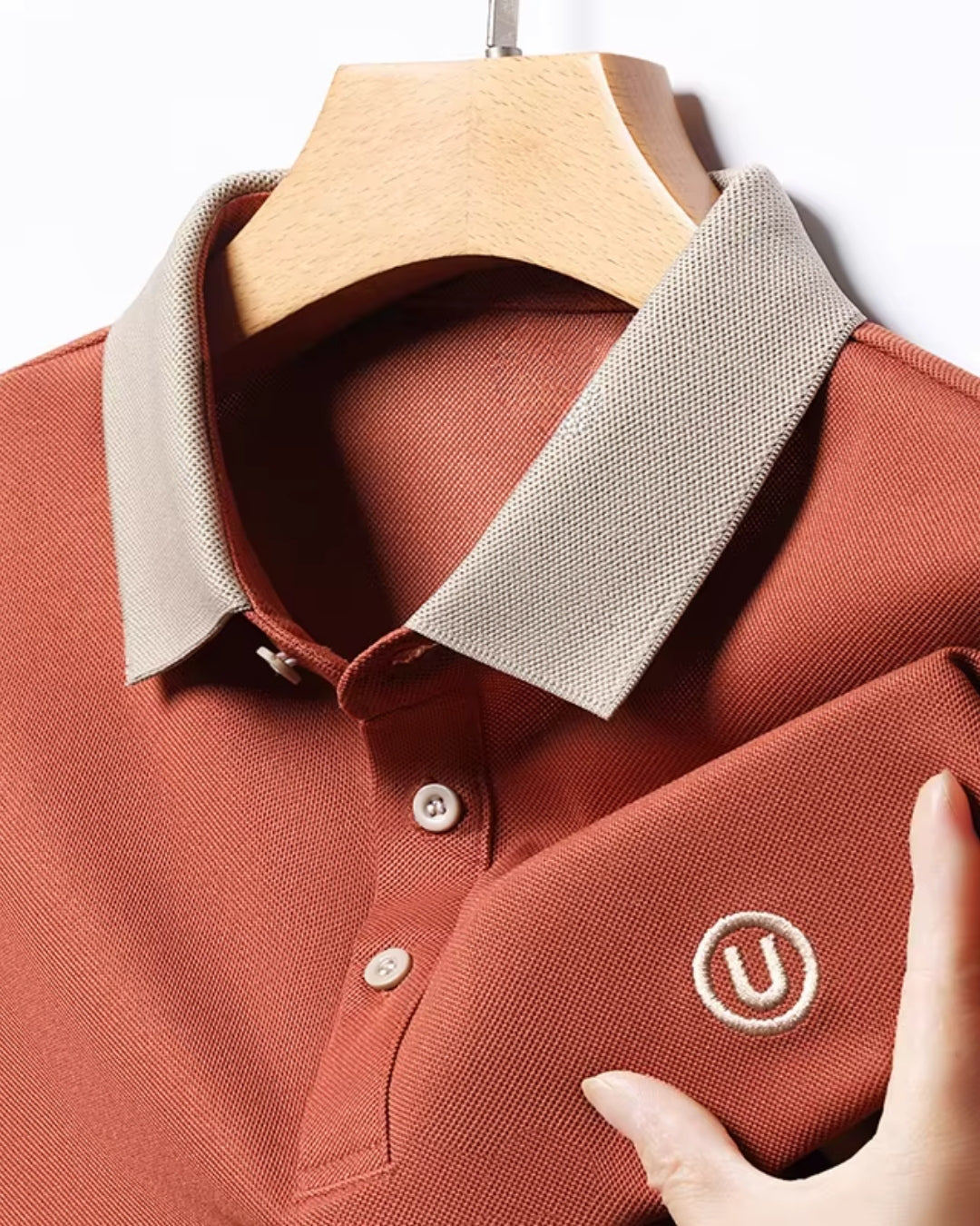 Camisa Polo Manga Curta Gola Contrastante Com Bordado